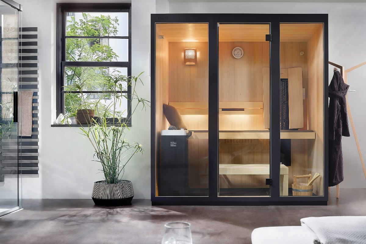 A bright bathroom design with Japandi decor and a wood sauna with steel frames.