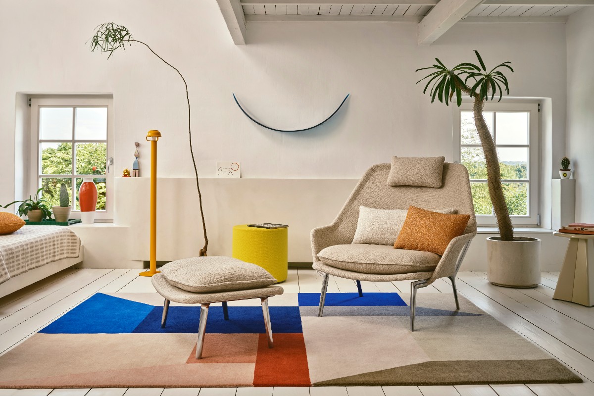 A minimalist scheme with primary colours and tactile furnishings.