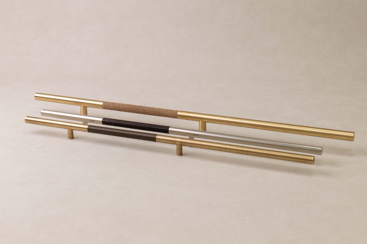 Closeup at slim and textured handles.