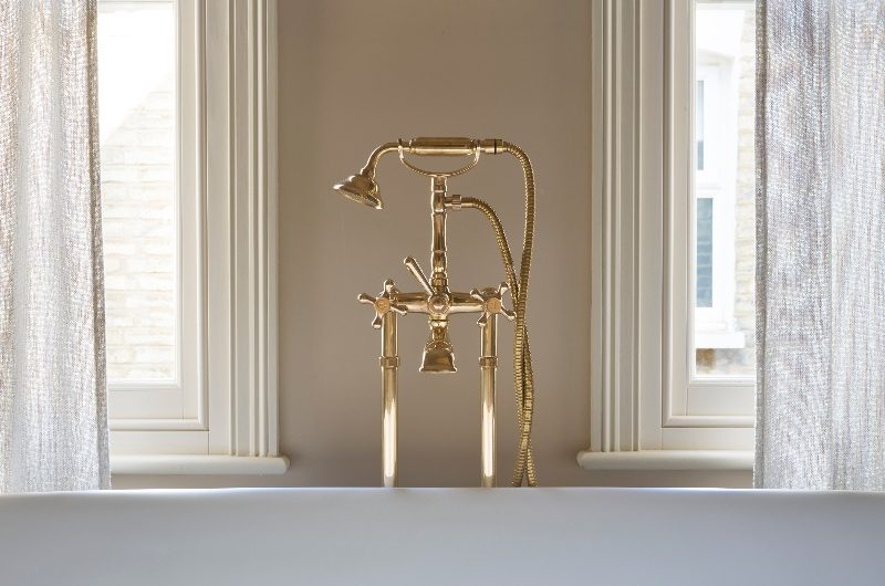 Closeup at the gold bath filler.