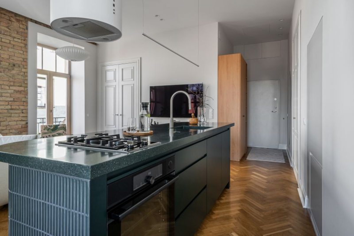 Equipped with storage, a built-in gas hob, oven, sink, and tap, the island is a multi-functional hub.