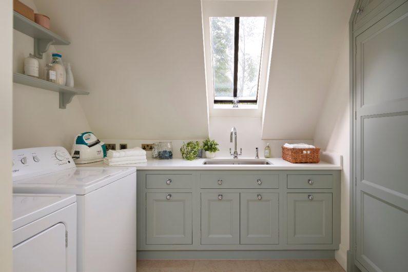 Upstairs laundry room: why you need it and how to have one