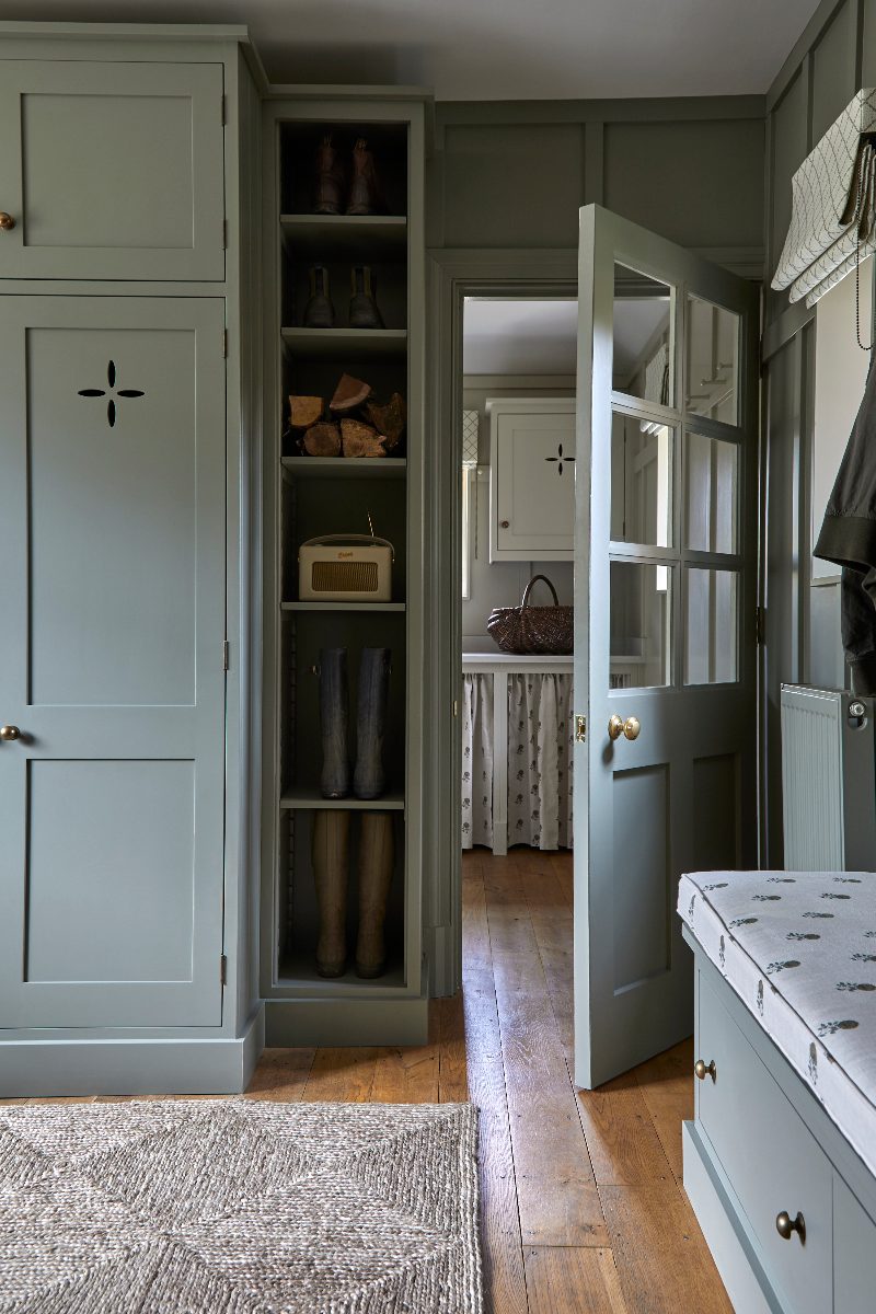 Why you should have decorative vent holes in your kitchen cabinets