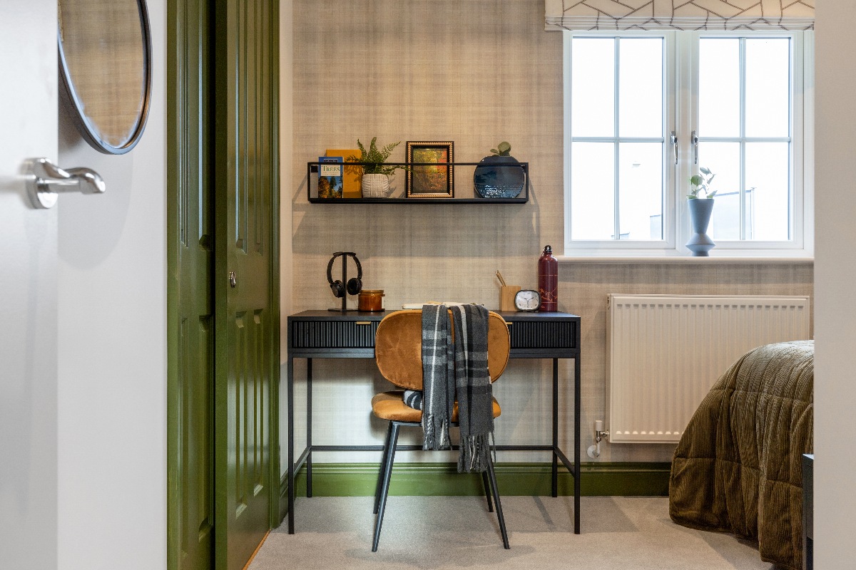 Bedroom design with green painted door and skirting.