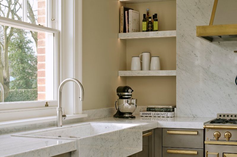 A modern design with industrial finishes and luxury elements such as marble surfaces and a matching bowl in the washing up area.