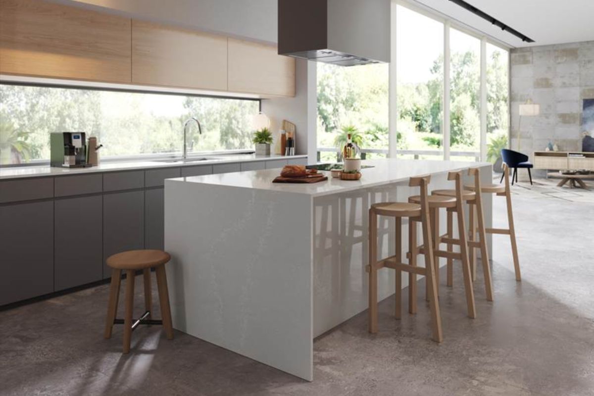 A light and bright kitchen with an island, wood finishes, and minimalist furniture.