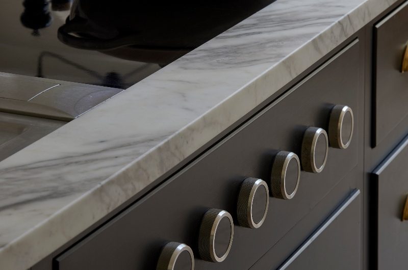 Closeup at an induction hob on an island.