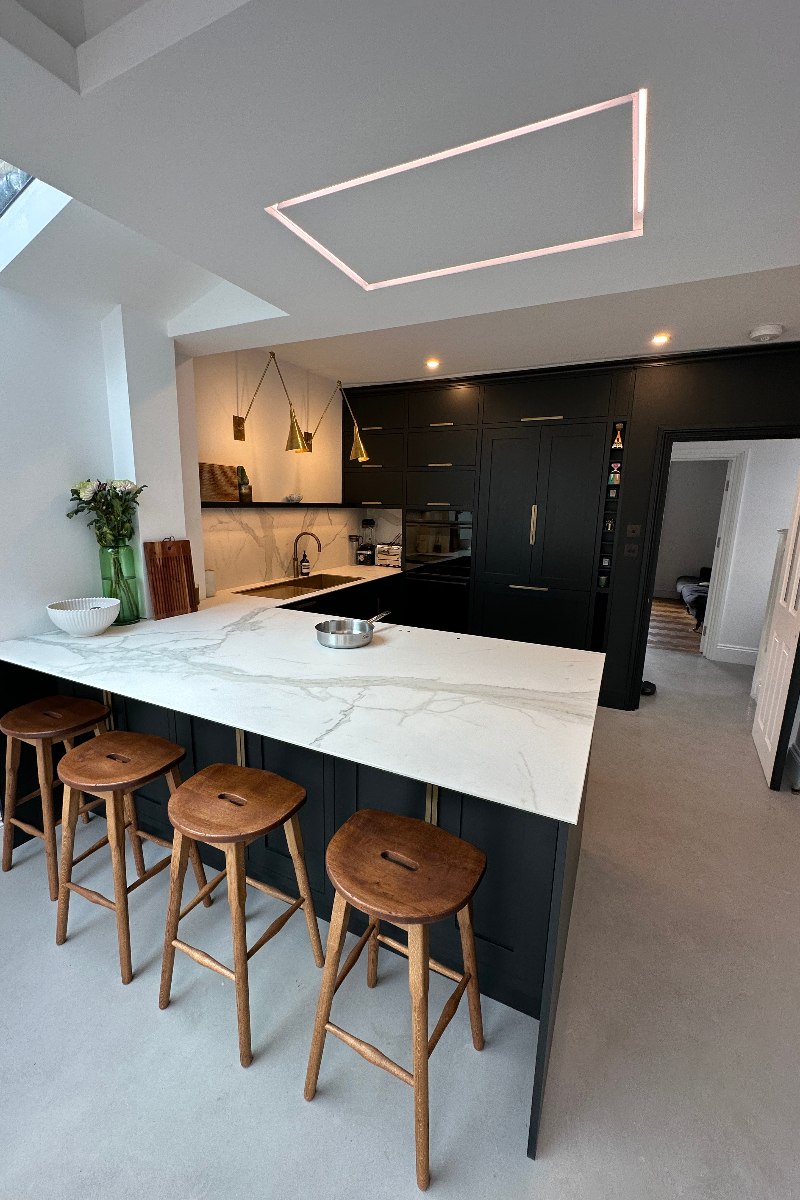 What is an invisible hob and what are its benefits?