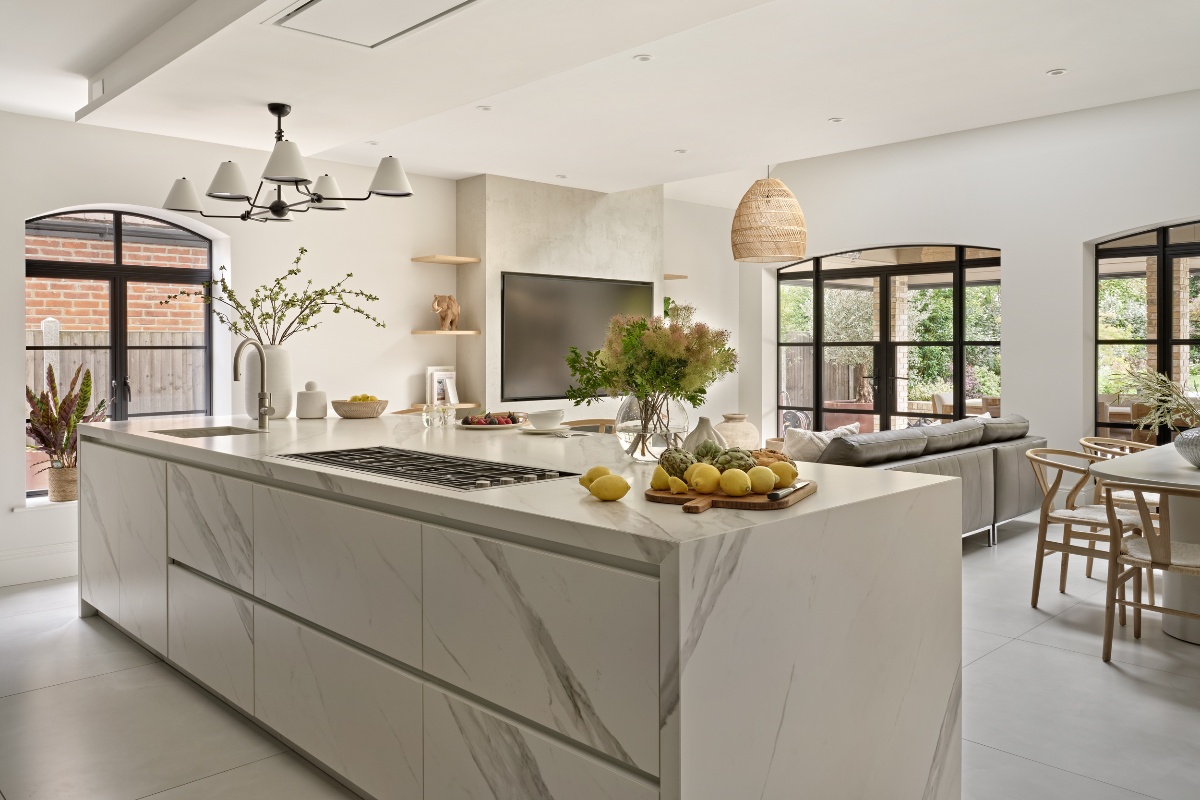 Bright and elegant space with a cooking zone, a snug and dining area.