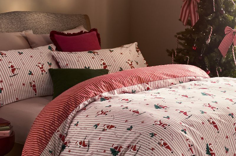 A colourful bedroom design with a Santa patterned bedding set.