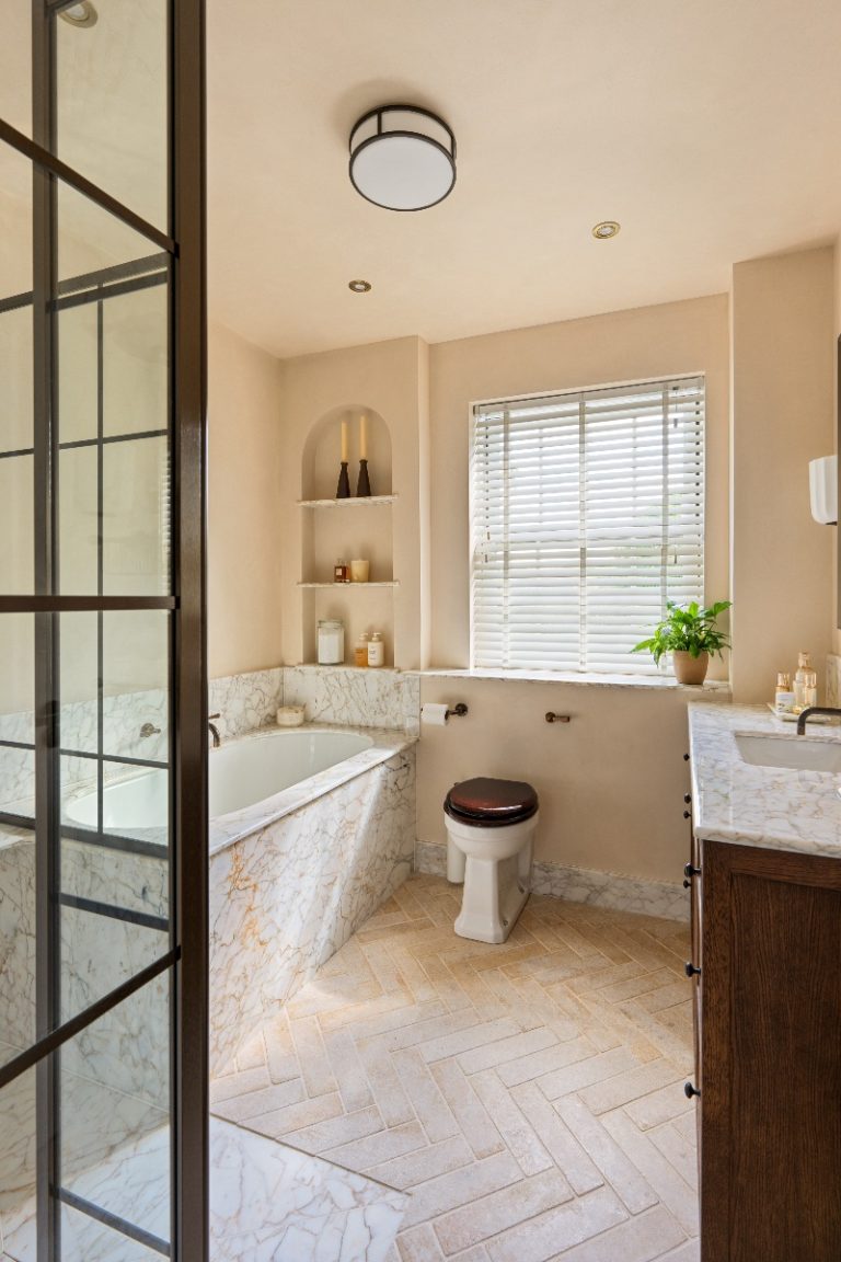 Discover a mocha-coloured bathroom with amber marble